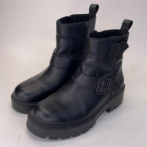 UGG Saoirse Black leather boot size 7
